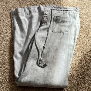 Super cute pants for spring.